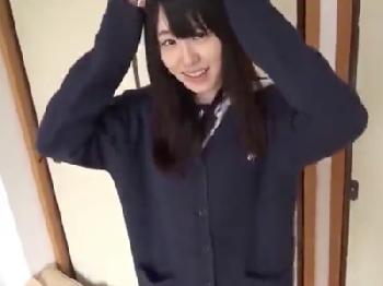 避妊具未装着で膣内射精され焦りまくりな童顔の魅力的な女子校生