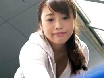 マンションのごみ出しにノーブラで来る若妻に性的興奮して寝取り性交