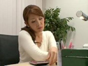 高級料亭のとても綺麗な女将さんが性的興奮し厨房で板前に襲いかかる!!