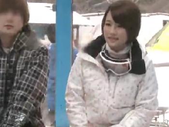 マジックミラー号にテンション上がった素人娘が男友達ンコで恍惚アクメ