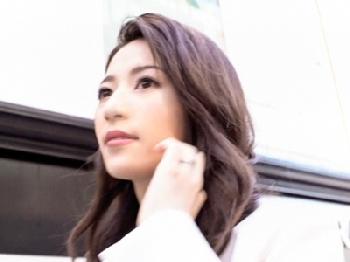 ガチな白金セレブ人妻が降臨!!32歳なのにハーレムが作りたいという真正痴女とSEX