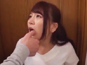 隣人宅に押し入りとても綺麗なマダムを脅して強引に肉棒を口に突っ込み喉奥姦!!