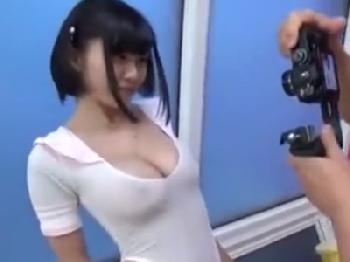 撮影会のはずなのに乳房射精SEXされるアイドル