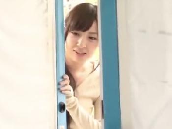 ナンパした浮気未経験の素人人妻をマッサージで強制的に欲情させてコンドーム未装着の膣内射精交尾