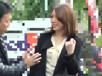 ナンパされて嬉しそうなクセにホテルまでついてってオメコ内でスペルマ発射されガチギレのマダム