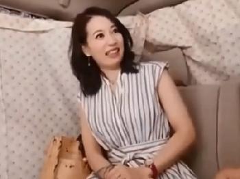 アンケートと偽ってナンパした素人人妻を欲情させて中出し獲得