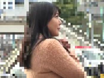 ナンパした巨乳人妻にマン屁が出るほど避妊具なしで射精