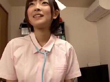 とても綺麗な人妻が性衝動に駆られた男に性的暴行される