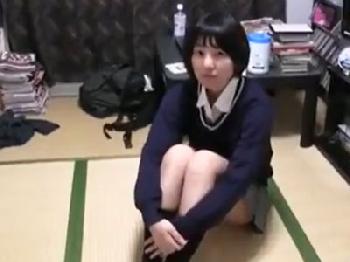 素人の童顔美少女が家に連れ込まれ→ハメ撮り展開