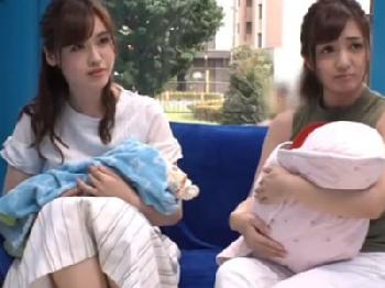 巨乳人妻二人組をマジックミラー号に連れこんで中出し乱交