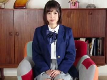 告白する勇気が出ないチェリーボーイを勇気付ける為に筆おろしする美少女女子校生