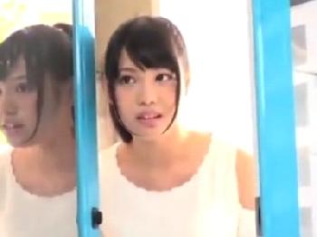 賞金の誘惑に負けマジックミラー号で挿入されるキュートな素人