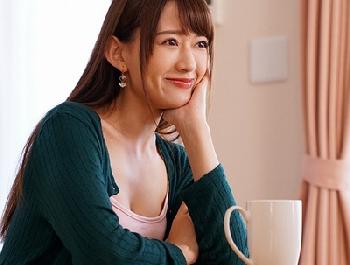 昔からとても綺麗な女性だと思っていた母の友人が隣に引っ越してくることになり…ワイセツな展開を想像せずにはいられない!!