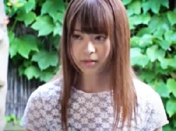 久しぶりに再開した姪と蒸し暑い部屋の中で汗だく近親SEX!!