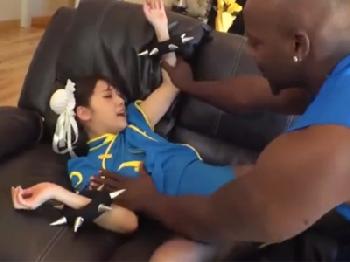 格ゲーの美少女キャラが敗れて黒人ファイターに犯されるアレです