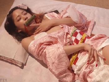 大人気コスプレの美少女が精液を搾り取り!!