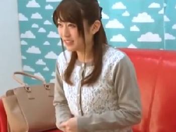 ヒカキンそっくりの童貞陰茎を筆おろししてくれたとても綺麗な人妻