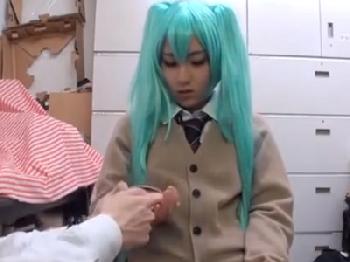 コスプレイヤーに催眠掛けて3P顔面射精セックス