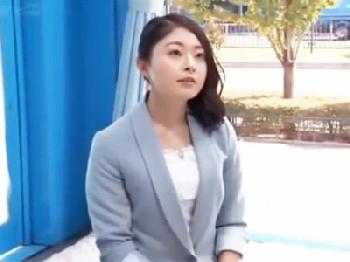 スレンダーな巨乳人妻の性的欲望が爆発寸前みたいなのでこたつで悪戯→精子求めてきた件