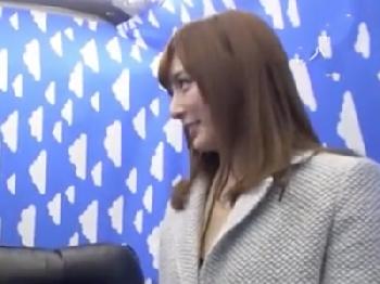 エロフェロモン全開の美女が冴えない素人男を逆ナンパして即挿入!!