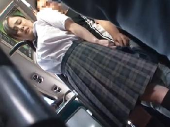 ボイン女子校生がバスに乗ってたら性的暴行するのは男の義務です
