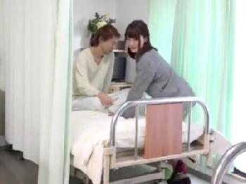 彼氏がすぐ傍にいるのにも関わらず他人棒で突かれ快楽の頂点に昇りつめる彼女