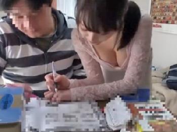 生徒に谷間を曝け出してたら性的暴行膣内射精された家庭教師