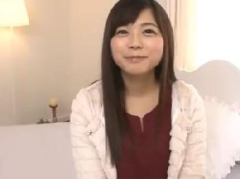 童顔巨乳の美少女が体中に精液をぶっかけられて悶絶