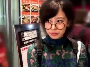 ビジネスホテルに呼んだとても綺麗な出張マッサージ師に本番強要