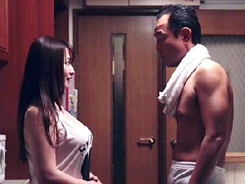 蒸し暑くて濡れた肌の嫁に狂わされた義父