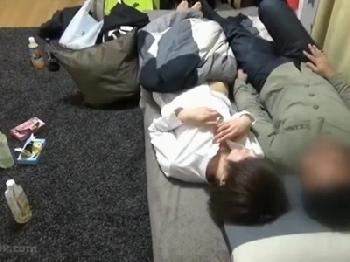 イケメンに首ったけのガチ美少女!!就活のストレスを癒してあげて性行為する様子を盗撮