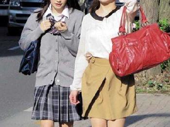 街行く仲良し母娘を拉致監禁!!冷酷無慈悲な輪姦凌辱で一緒に犯されるヤバイやつW