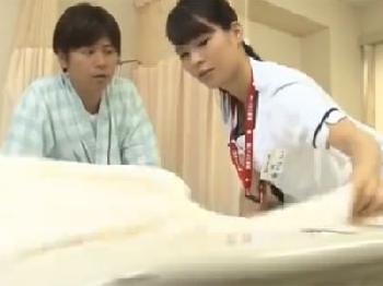 献身的に優しく接してくれるナースさんに興奮を抑えられず挿入開始