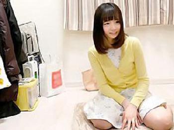 終電を逃したキュートな女子大学生の一人暮らし宅に送り狼