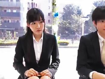 ピュアな雰囲気がグッドな女性会社員美少女が同僚君とエロミッション