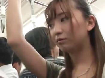 非人道的な痴漢男に強引に性的暴行されて抵抗できないままに挿入され続ける美女