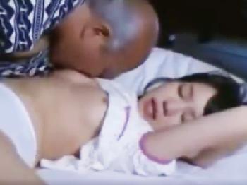 夏休みに家に来たキュートな孫娘に中出しキメるカスじじいW