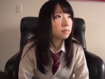 ホテルに連れ込んだ美少女女子校生に大人の玩具を体験させてハメ撮り膣内射精成功