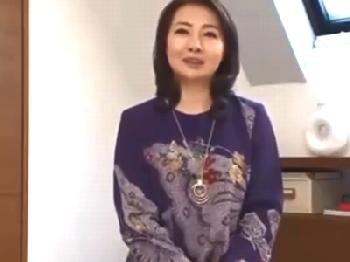 全身ムチッとした肉感的な熟女人妻が数年ぶりの刺激的SEXで中出しアクメ