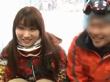 長野のゲレンデでナンパした素人娘が彼氏のすぐ横で中出し不貞交尾