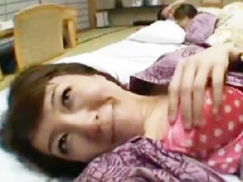 旅先で誘われてスワッピング乱交する性的欲望が爆発寸前な熟女たち