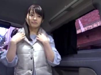 アンケートと偽ってナンパしたとても綺麗な人妻にいきり勃ったペニス曝け出して手コキを熱望