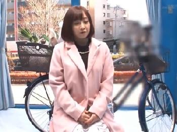 電動マッサージ器サドルで逝ってしまった人妻がペニス欲しがって密通交尾