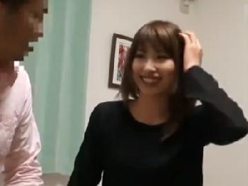 色白な熟女人妻が若ペニスで生股間の穴に直接射精されて→陥落イキ