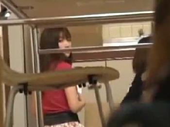 友人の引っ越しの手伝いに来て彼氏を寝取る美少女!!童顔とは裏腹に虎視眈々と狙う痴女