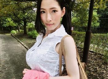 男なら絶対二度見するバスト!!31歳・ワケ有素人人妻が本性を曝け出して避妊具なしで不貞行為