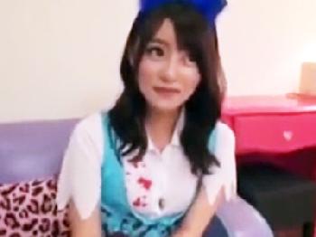 巷で噂の地下アイドルと強引にコスプレSEX→茫然自失とする顔に精液ぶっかけ射精