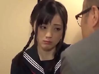 父とも寝てしまう尻軽極カワ美少女