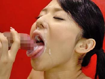 最後の一滴まで大事そうに舐め尽くすお姉ギャル