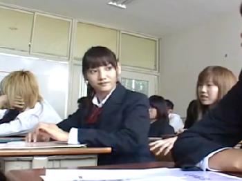 色情狂女子校生たちがタイムストップを使い同級生達の肉棒を手コキと尺八で抜きまくり